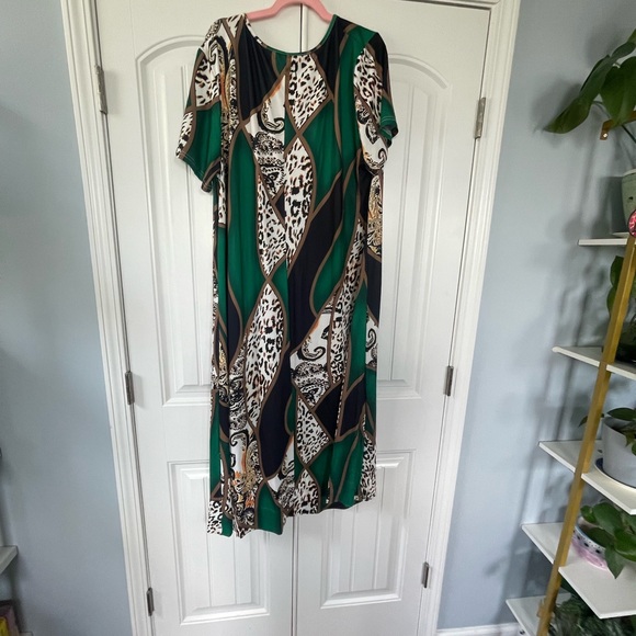 Caftan MooMoo Animal Print/Green/Black •Medium/Large - Picture 2 of 5